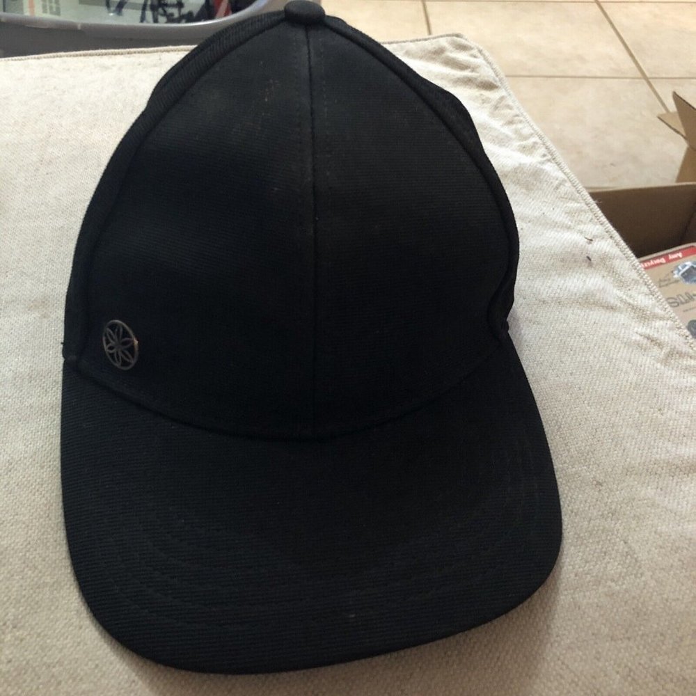 GAIAM New Women's Cruiser Cap Strapback Black Stretch Laser Cut Logo Metal Hat